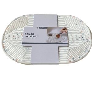 White Silicone Makeup Brush Washer Mat w/ Suction Cups for Bathroom Sink